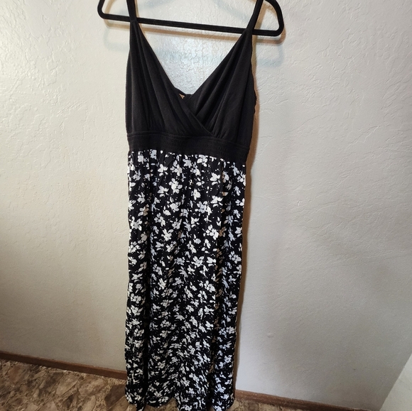 Torrid Black and White Floral Maxi Dress - Picture 3 of 5